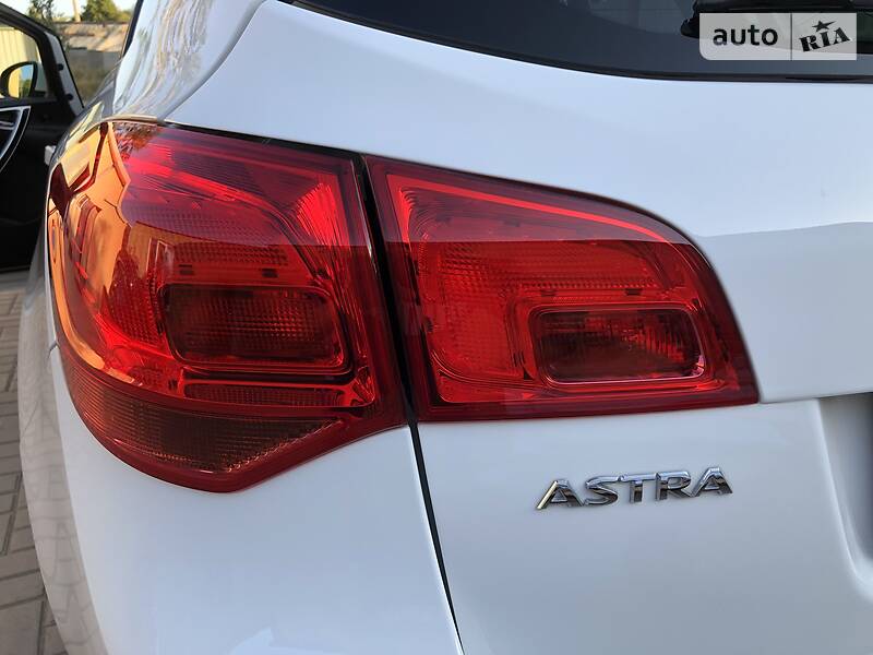 Універсал Opel Astra 2014 в Костянтинівці