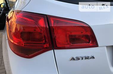 Універсал Opel Astra 2014 в 