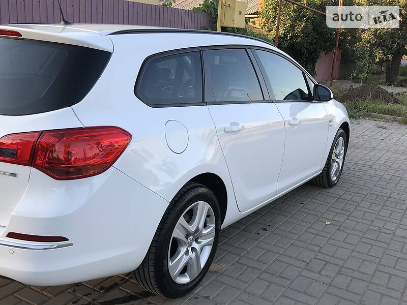 Універсал Opel Astra 2014 в Костянтинівці