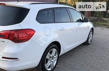 Універсал Opel Astra 2014 в 