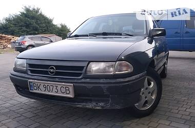 Универсал Opel Astra 1993 в Сарнах