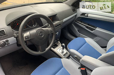 Хэтчбек Opel Astra 2005 в 