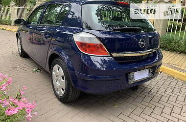 Хэтчбек Opel Astra 2005 в 