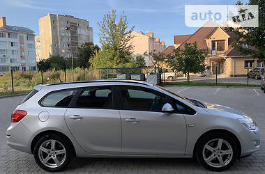 Универсал Opel Astra 2012 в Луцке