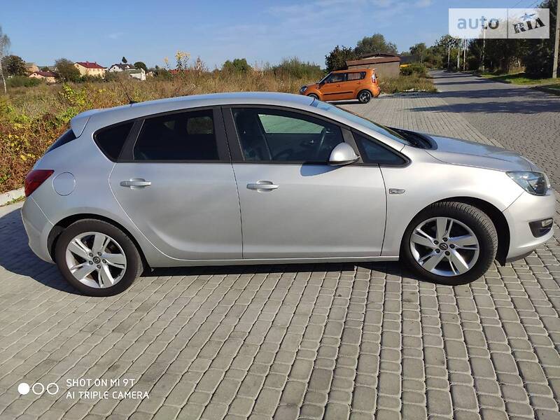 Хэтчбек Opel Astra 2012 в Львове