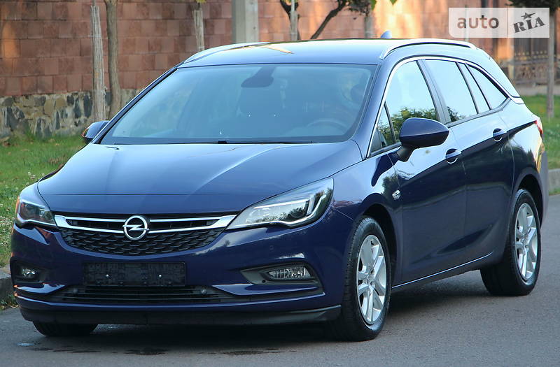 Універсал Opel Astra 2017 в Рівному