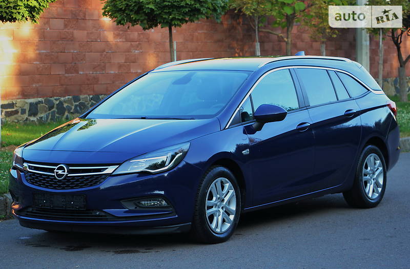 Універсал Opel Astra 2017 в Рівному