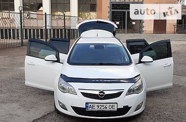 Універсал Opel Astra 2012 в Кривому Розі