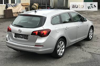 Универсал Opel Astra 2014 в Ровно
