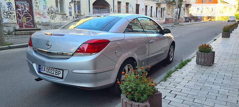 Кабриолет Opel Astra 2008 в Киеве