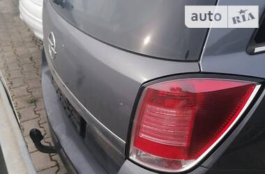 Універсал Opel Astra 2006 в Рівному