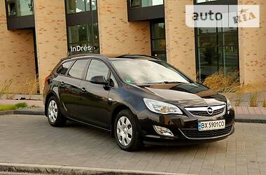 Универсал Opel Astra 2011 в 