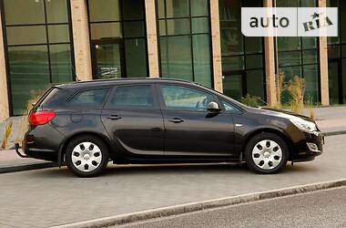 Универсал Opel Astra 2011 в 