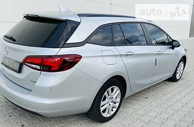 Универсал Opel Astra 2016 в Киеве