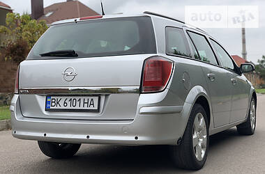 Универсал Opel Astra 2006 в Ровно