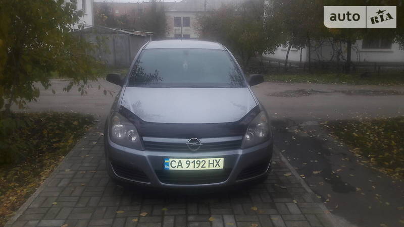 Хэтчбек Opel Astra 2005 в Ватутино