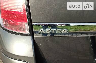 Универсал Opel Astra 2010 в Львове