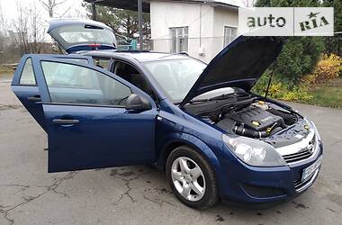 Универсал Opel Astra 2010 в Ровно