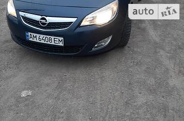 Универсал Opel Astra 2011 в Коростене