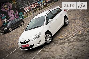 Універсал Opel Astra 2012 в Луцьку