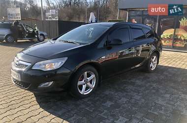 Универсал Opel Astra 2012 в Иршаве