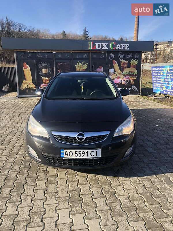 Opel Astra 2012