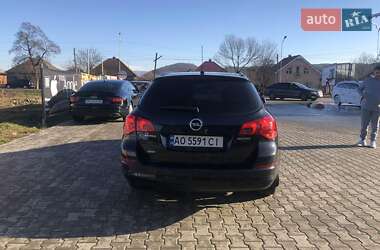 Универсал Opel Astra 2012 в Иршаве