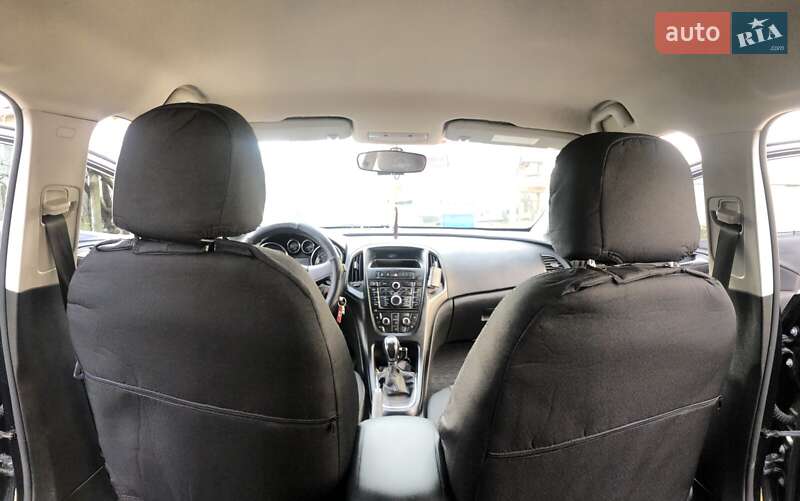 Универсал Opel Astra 2012 в Иршаве