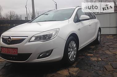 Универсал Opel Astra 2011 в Луцке