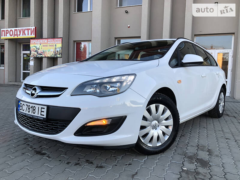 Універсал Opel Astra 2015 в Дрогобичі