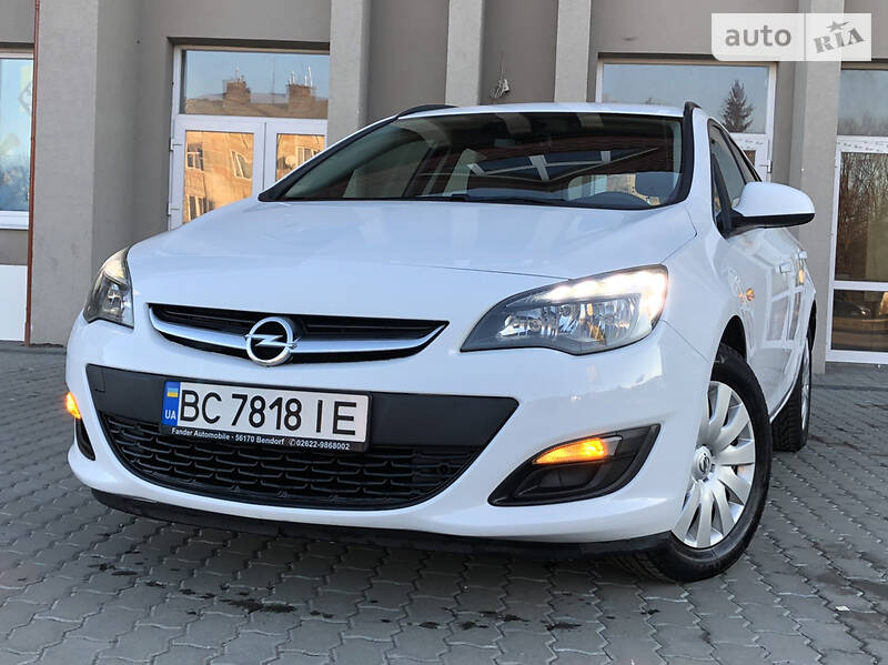 Універсал Opel Astra 2015 в Дрогобичі