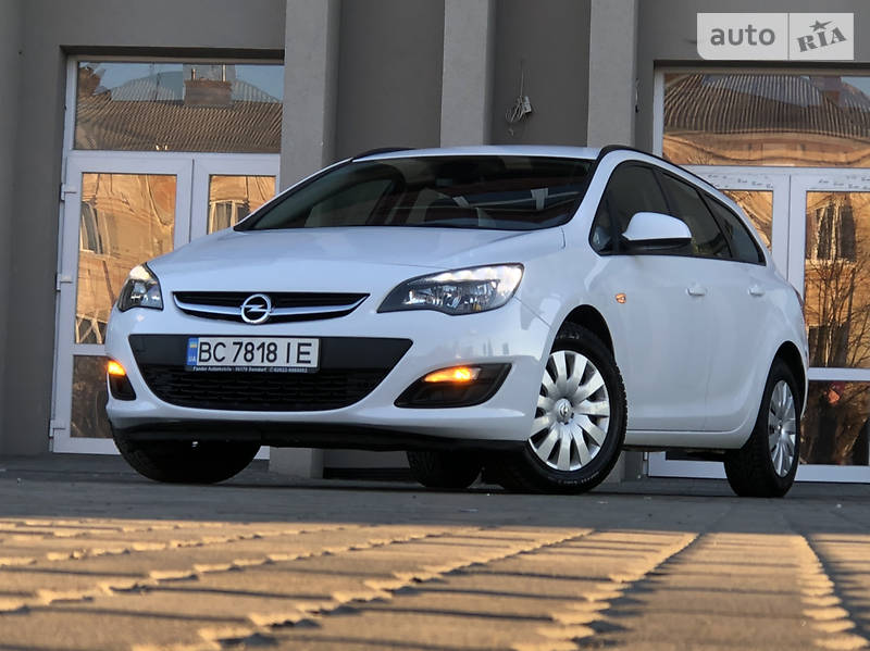 Універсал Opel Astra 2015 в Дрогобичі