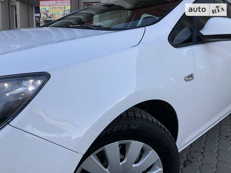 Універсал Opel Astra 2015 в Дрогобичі