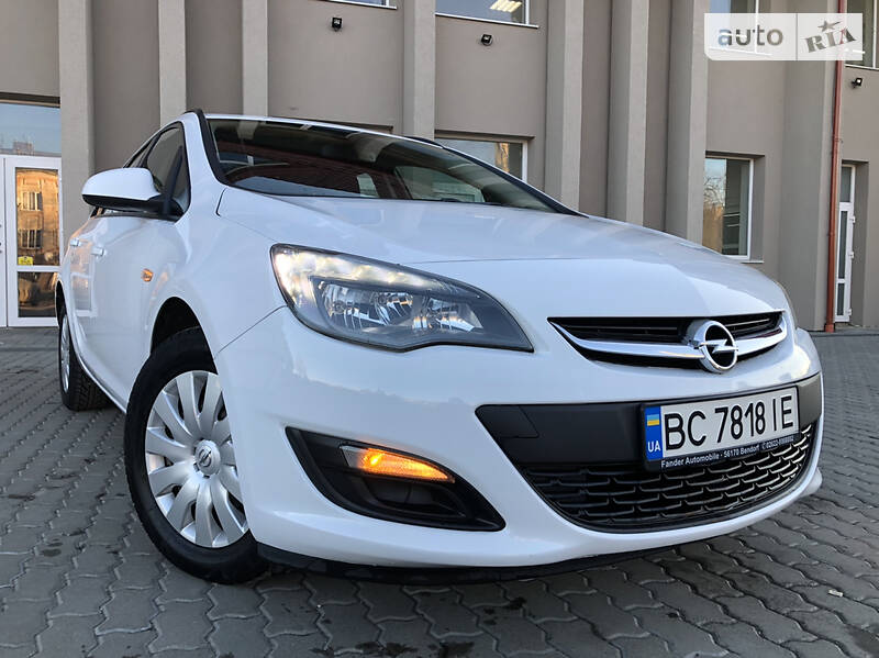 Універсал Opel Astra 2015 в Дрогобичі