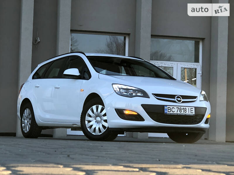 Універсал Opel Astra 2015 в Дрогобичі