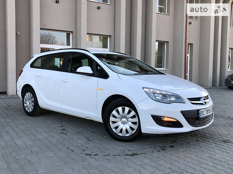 Універсал Opel Astra 2015 в Дрогобичі