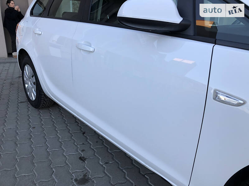 Універсал Opel Astra 2015 в Дрогобичі