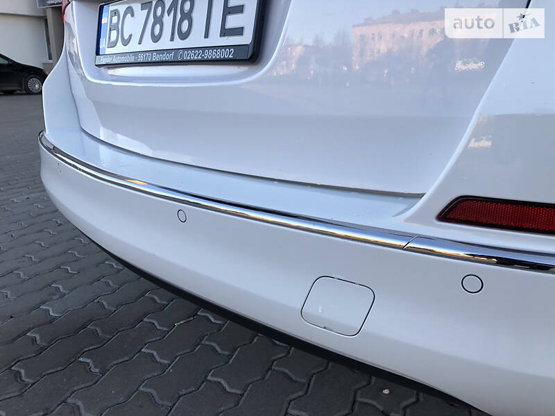 Універсал Opel Astra 2015 в Дрогобичі
