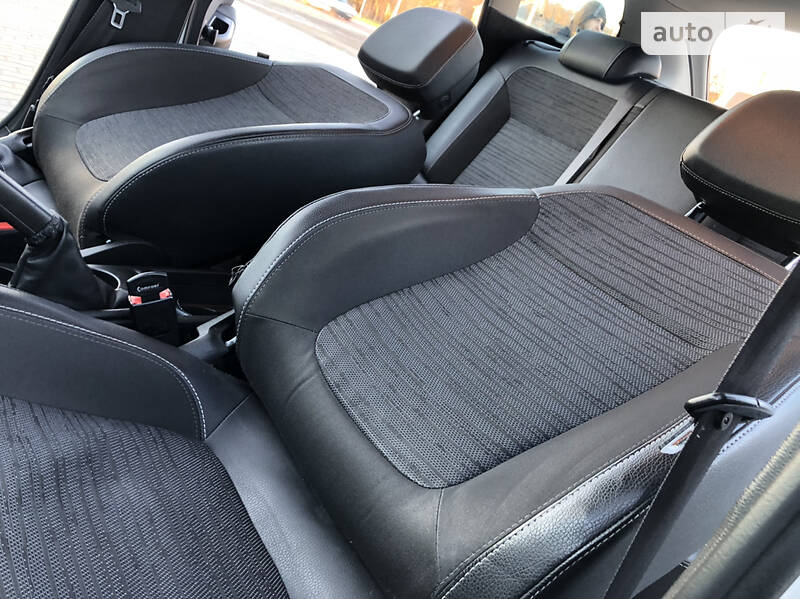 Універсал Opel Astra 2015 в Дрогобичі