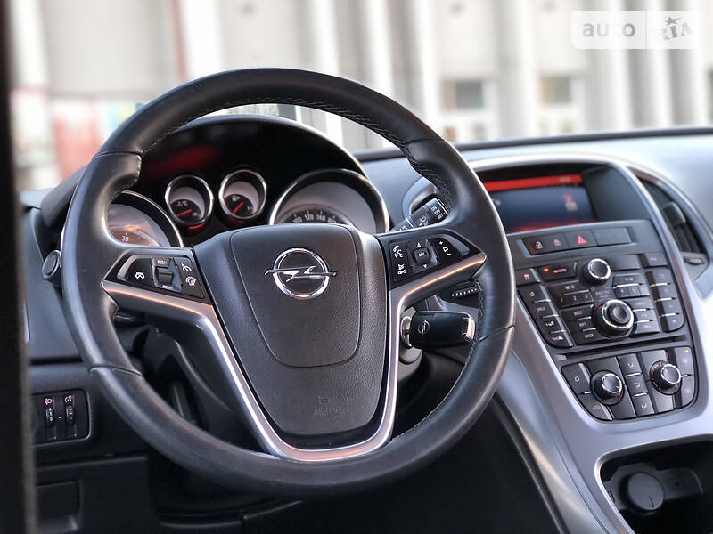 Універсал Opel Astra 2015 в Дрогобичі