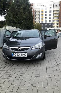 Универсал Opel Astra 2011 в Ивано-Франковске