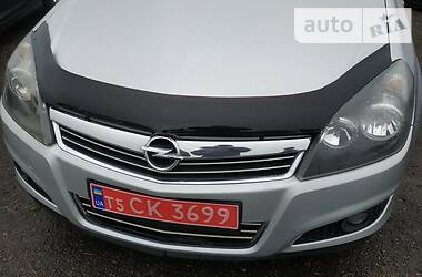 Универсал Opel Astra 2012 в Ровно