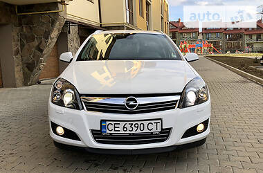 Універсал Opel Astra 2010 в Чернівцях