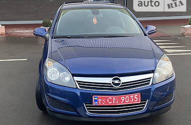 Универсал Opel Astra 2010 в Луцке