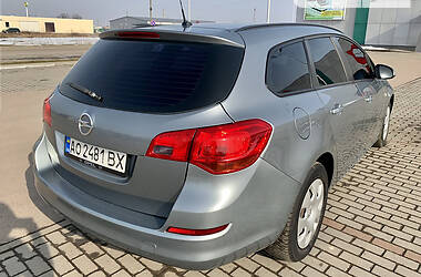 Универсал Opel Astra 2011 в Хусте