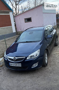 Универсал Opel Astra 2011 в Коростене