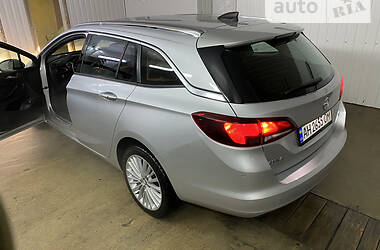 Универсал Opel Astra 2016 в Хусте