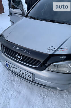 Хетчбек Opel Astra 2000 в 
