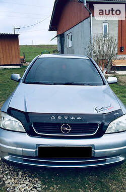 Хетчбек Opel Astra 2000 в 