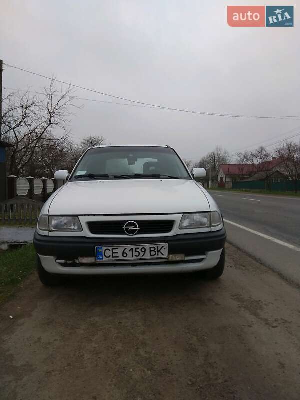 Хэтчбек Opel Astra 1996 в Кицмани